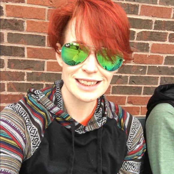 Meet your Posher, Lacey - Picture 5 of 5